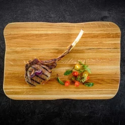 Alternative view of La Madera Steakbrett Master | massive Eiche | Hell
